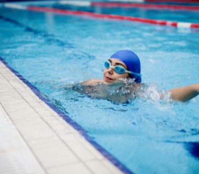 Korzyści zdrowotne płynące z pływania dla mózgu, ciała i umysłu